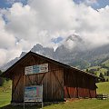 Miejscowość Cvarezza al Lago w Dolomitach.