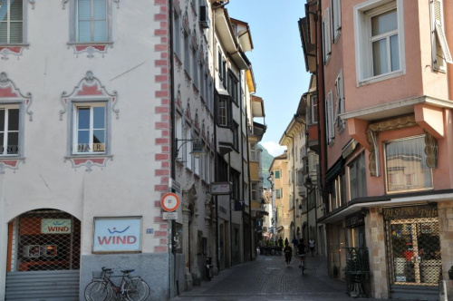 Bolzano o poranku - piękne miasto włoskie w Alpach.