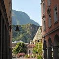 Bolzano o poranku - piękne miasto włoskie w Alpach.