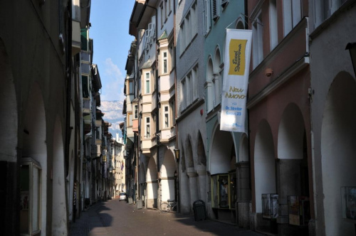 Bolzano o poranku - piękne miasto włoskie w Alpach.