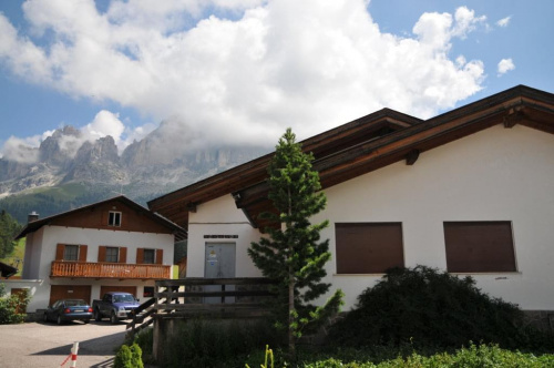 Miejscowość Cvarezza al Lago w Dolomitach.