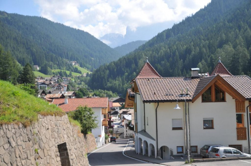 Włoskie miasteczko w Dolomitach - Nova Levante.