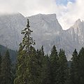 Miejscowość Cvarezza al Lago w Dolomitach.