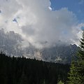 Miejscowość Cvarezza al Lago w Dolomitach.