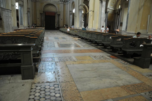 Rawenna - katedra - piękne mozaiki na posadzkach.