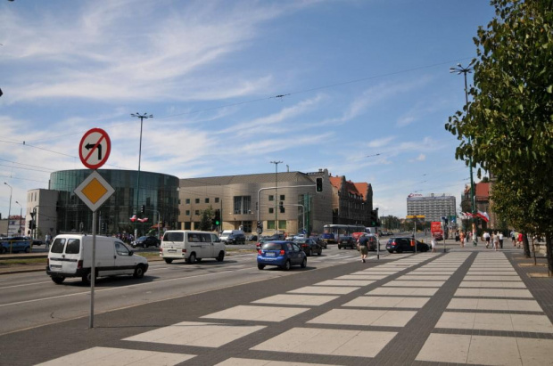 Moje miasto Poznań. Widok na znaną ulicę św. Marcina widzianą w kierunku Ronda Kaponiera.