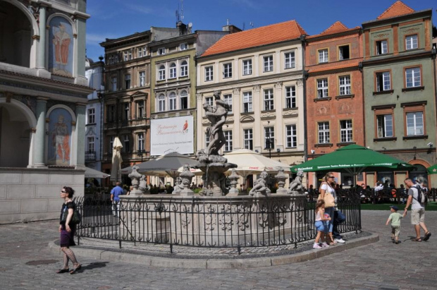 Moje miasto Poznań - Stary Rynek, widziany podczas południowego spaceru. Fontanna Prozerpiny przed Ratuszem.