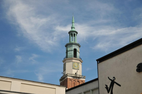Moje miasto Poznań - Stary Rynek, widziany podczas południowego spaceru - wieża Ratusza.