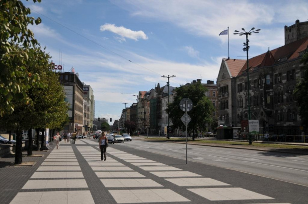 Moje miasto Poznań. Widok na znaną ulicę św. Marcina widzianą od strony Placu im. Adama Mickiewicza.