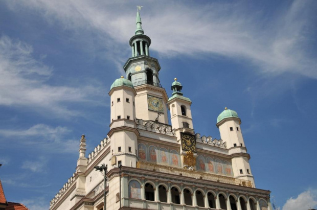 Moje miasto Poznań - Stary Rynek, widziany podczas południowego spaceru. Ratusz z wieżą.