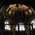 Katedra Poznańska - wnętrze - widok na Złotą Kaplicę.