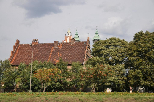 Katedra Poznańska - widok na wieże od strony Warty.