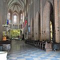Katedra Poznańska w stylu gotyckim - wnętrze od strony wejścia.