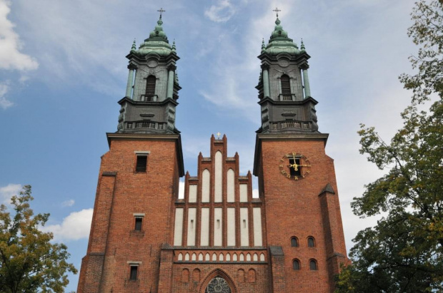 Katedra Poznańska w stylu gotyckim - wieże.