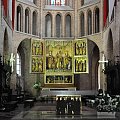 Katedra Poznańska - wnętrze - widok na ołtarz główny i prezbiterium.