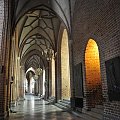 Katedra Poznańska - wnętrze - widok na nawę boczną.