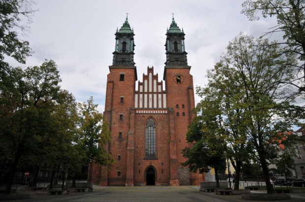 Katedra Poznańska - widok od zewnątrz.