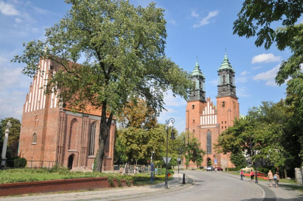 Katedra Poznańska - widok od wjazdu głównego od strony Warty.