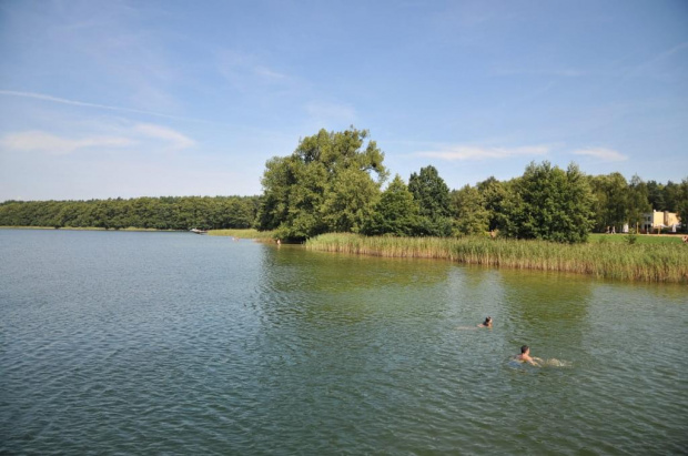 Jezioro Strzeszyńskie widziane w godzinach południowych.