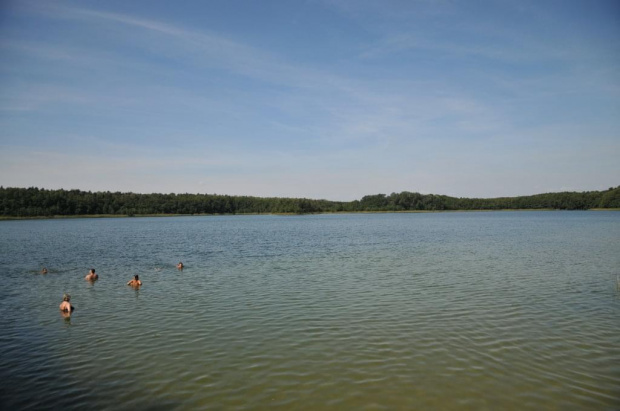 Jezioro Strzeszyńskie widziane w godzinach południowych.