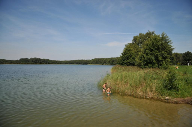 Jezioro Strzeszyńskie widziane w godzinach południowych.