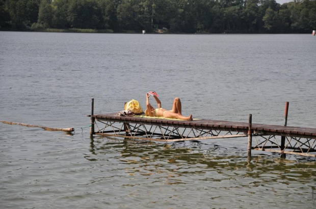 Jezioro Kierskie w blasku słońca.