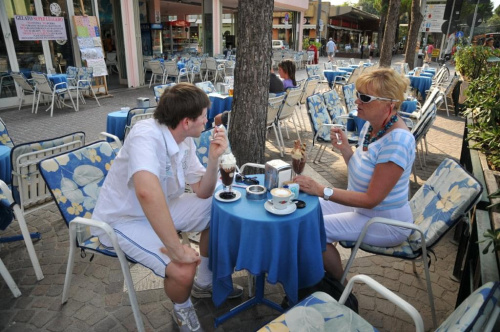 Rimini - deser przed pokazem delfinów.