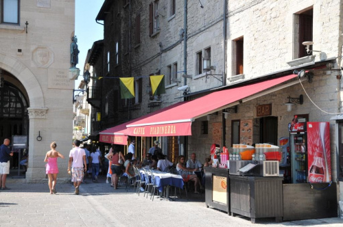 San Marino - stolica republiki - miasto na górze.