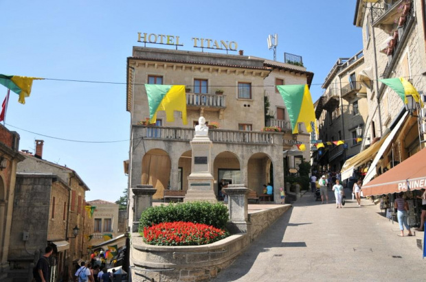 San Marino - stolica republiki - miasto na górze.