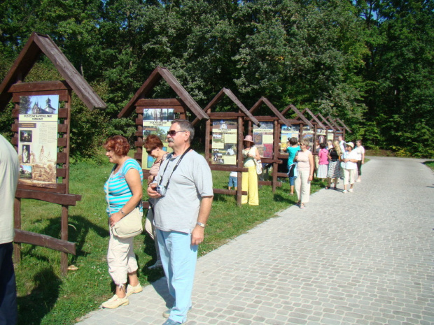 Historia zakonów to temat prezentacji w drodze do Klasztoru #Pttk