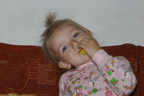 14.09.2008 Jem śniadanie. Za 2 miesiace będe miała 3 latka. #dziecko