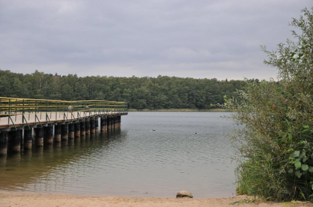 Opustoszały plaże jezior choć jeszcze nie nadszedł brązowy październik