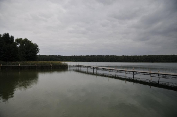 Opustoszały plaże jezior choć jeszcze nie nadszedł brązowy październik