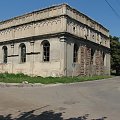 Do Brodów zaczęli z czasem napływać Żydzi przyczyniając się do rozwoju rzemiosła, głównie tkactwa. Liczna ich grupa osiedliła się tu szczególnie po ograniczeniu swobody zamieszkiwania we Lwowie.