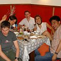 Wietnamski bar w Moskwie.Tego trzeba było spróbować:)) Od lewej-Ania,Dasza (Władywostok), Andrew (Londyn),ja i Derick (Filipiny).