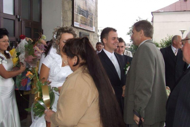 Życzenia i gratulacje dla Młodej Pary tuż po ceremonii ślubnej. #wesela