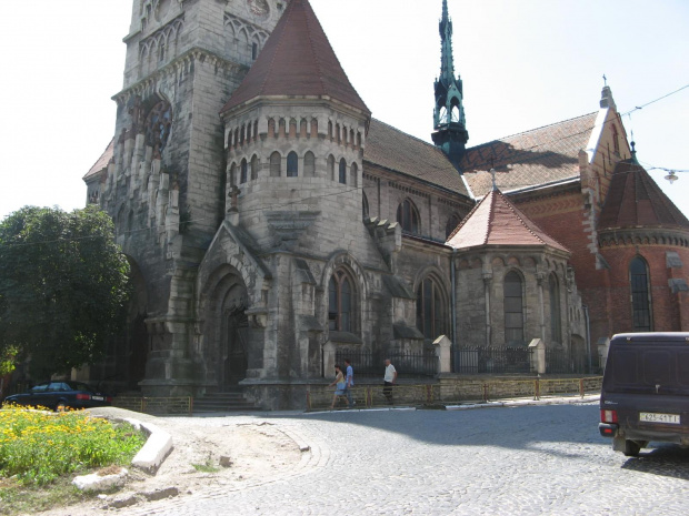 Widok na kościół oo dominikanów w Czortkowie.