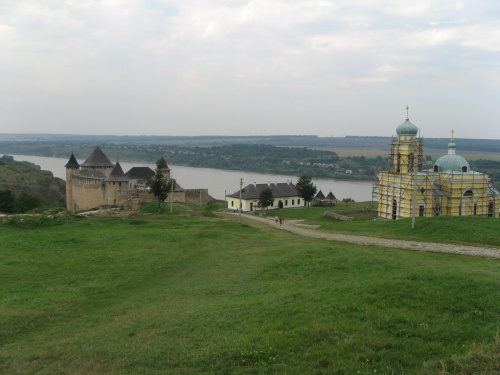 W X-XII w. stał tu gród warowny należący do Rusi Kijowskiej a potem do Księstwa Halickiego.