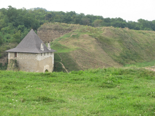 Pod koniec XIV w. Chocim znalazł się w Księstwie Mołdawskim.Za panowania hospodara Stefana III Wielkiego / 1457-1504 / zamek gruntownie przebudowano.