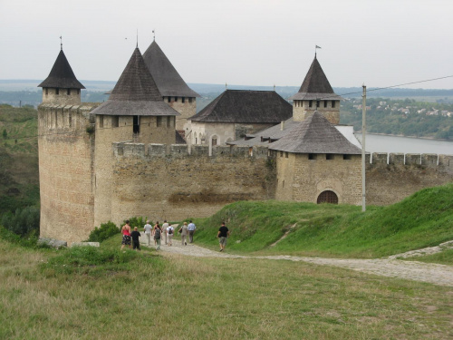 Na dziedzińcu zamku znajduje się studnia o głębokości 58 m.