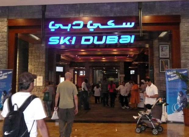 Ski Dubai wejście, które mieści się na "galerii" olbrzymiego centrum handlowego.