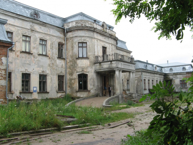 W okresie od 1945 do 1951 roku w granicach Polski, w ZSRR znalazło się w następstwie umowy międzypaństwowej. W zamian za Sokalszczyznę / na której odkryto bogate złoża węgla kamiennego /, Polska otrzymała część Bieszczad z Ustrzykami Dolnymi.