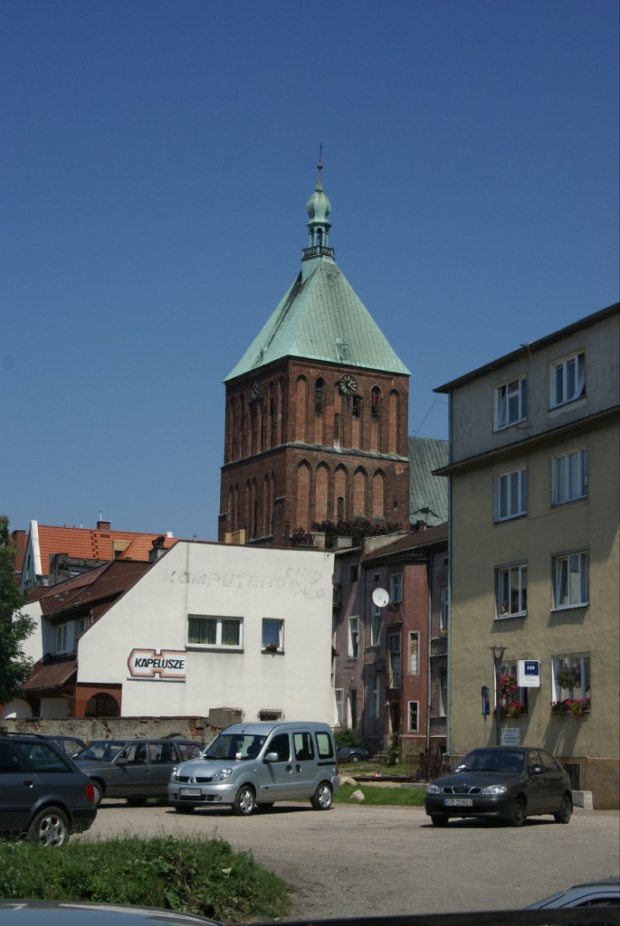 Widok na katedrę z ul. Drzymały