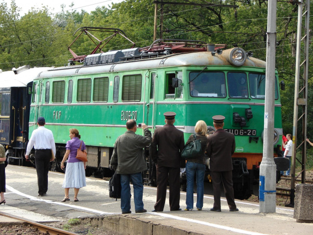Orient Expres ciągniony przez EU06 wtacza się na Dworzec Gdański