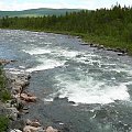 Laponia szwedzka. Rautassetven, rzeka o charakterze górskim.