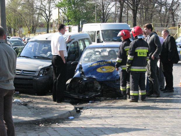 wypadek na ul. Robotniczej we Wrocławiu 17.04.07 - ok 16:00