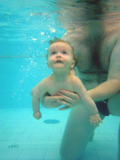 Majka pod wodą #majka #PodWodą #basen