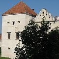 W czasie I wojny światowej spalony, ponownie odbudowany w 1926 roku.Ostatnimi właścicielami zamku byli Irena z Lamezanów i jej mąż Tadeusz Komorowski, ten od Powstania Warszawskiego, przyszły dowódca Armii Krajowej.