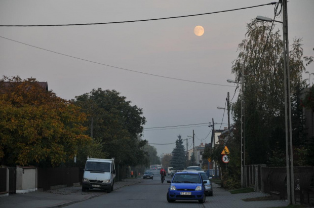 Księżyc nad moim osiedlem