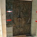 IZRAEL-DOLNA GALILEA -TABGA-Jezioro Galilejskie-sanktuarium prymatu z IV-drzwi upamiętniające pobyt Jana Pawła II w 2000r #ZIEMIAŚWIĘTA